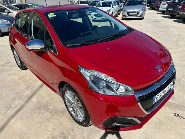PEUGEOT 208 ALLURE 1.2 E-THP AUTO SPANISH LHD IN SPAIN 113000 MILES SUPERB 2015